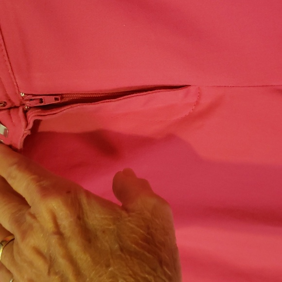 NEW DIRECTIONS Lady's Petite Pink Capri Pants with 4 Button Adornment at Side's - Picture 4 of 7